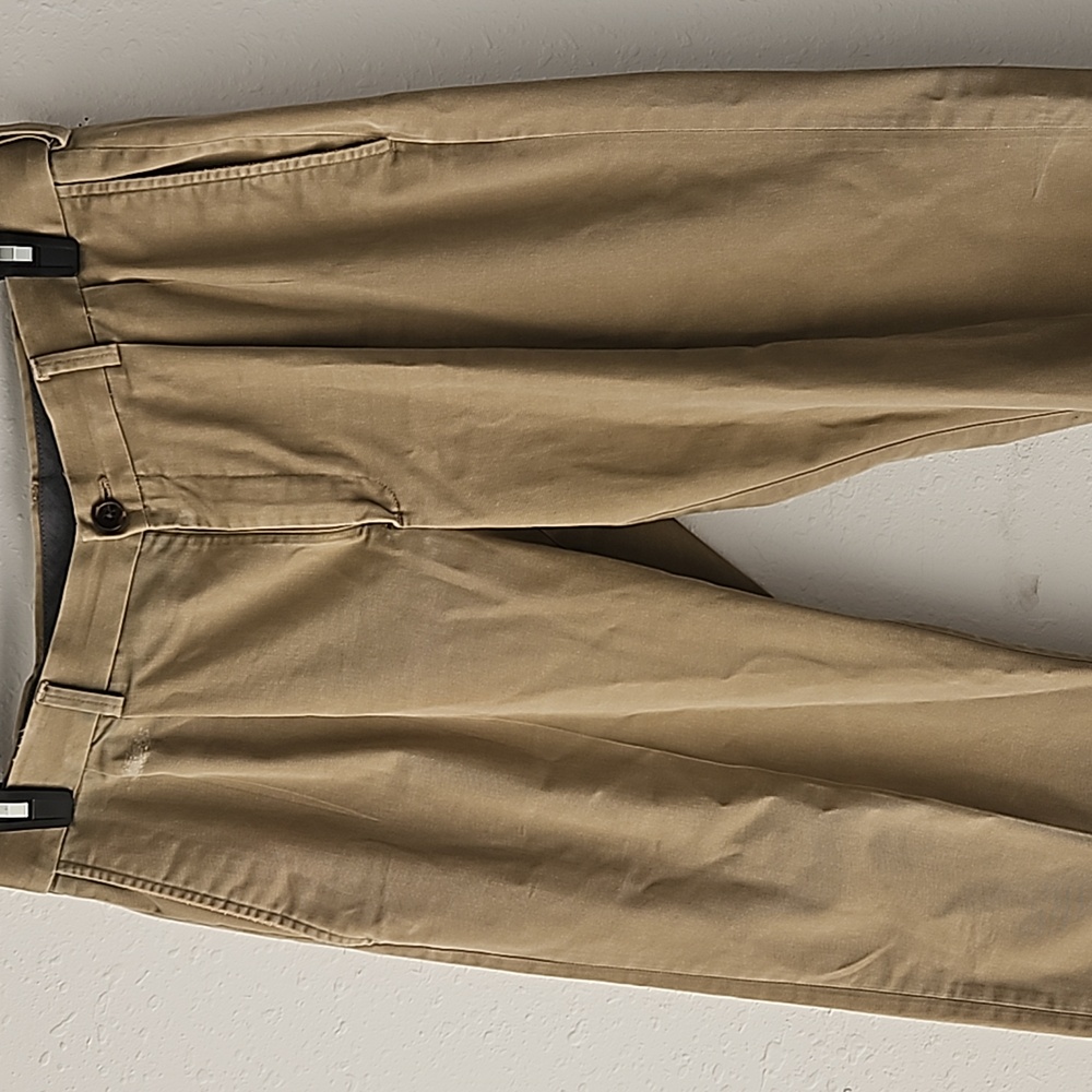 Men's Haggar classic fit khakis size 34x30